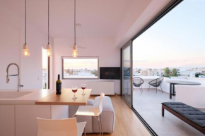 Amazing Suite at Glyfada with sea view & jacuzzi